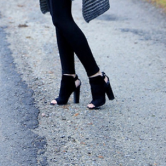 • V I N C E • ‘Addison’ Suede Boot - Picture 6 of 7